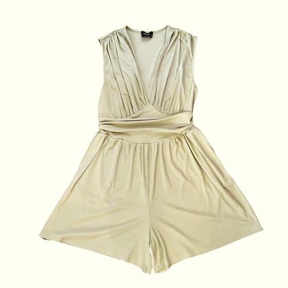 Cider Green Ribbed V Neck Ruched Picket Romper 2X - Picture 6 of 7